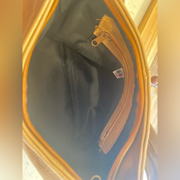 Vintage Genuine Leather Hobo Bag Tan Color Zippered Pocket Made in Mexico - Picture 5 of 8